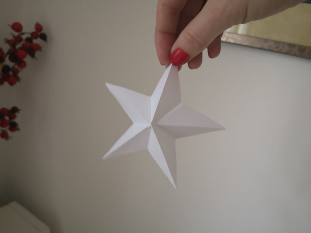 Csillag dekoráció papírból
