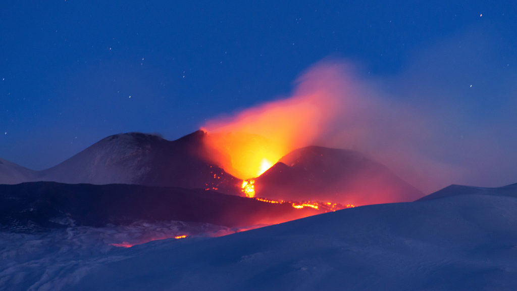 Mozgolódik az Etna vulkán, Szicíliában földrengés is volt