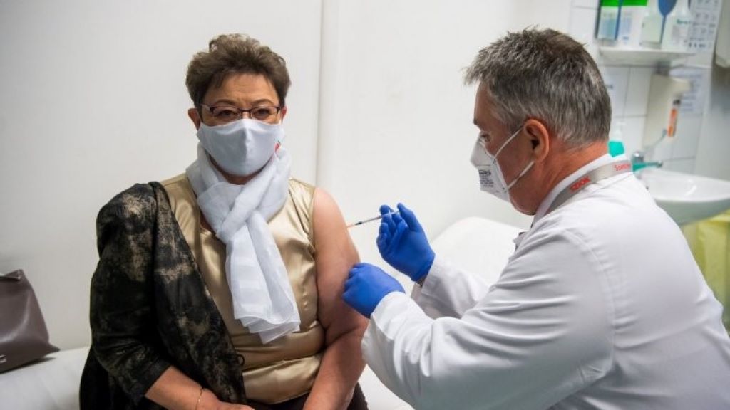 Müller Cecília megkapta a vírus elleni vakcinát.