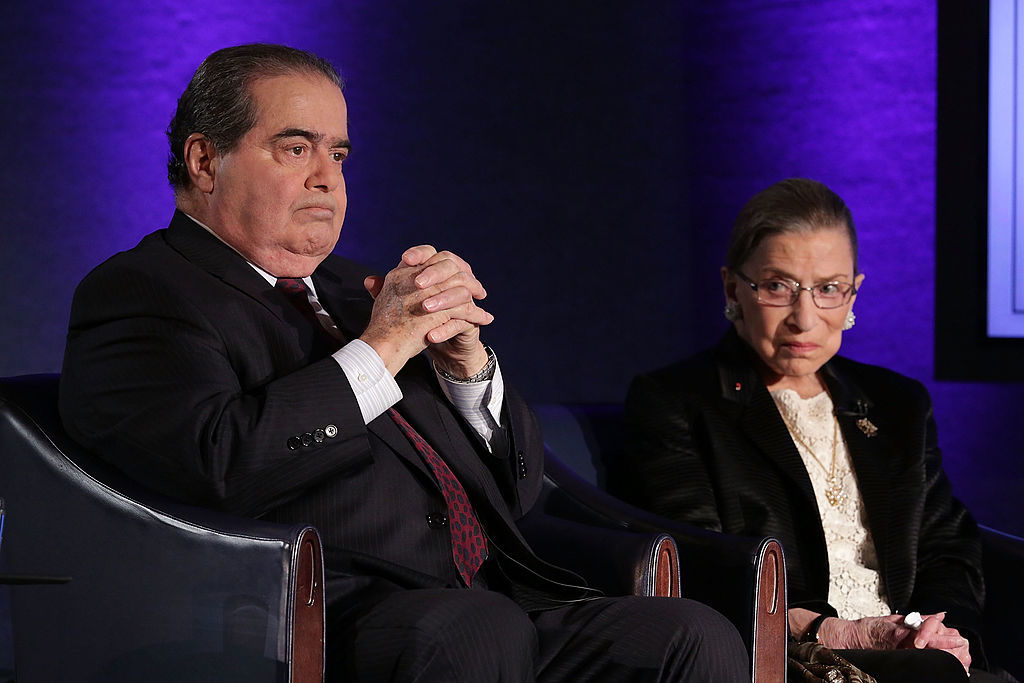 Scalia kőkemény konzervatívnak számított, ennek ellenére nagyon szoros barátságban állt Ginsburggel