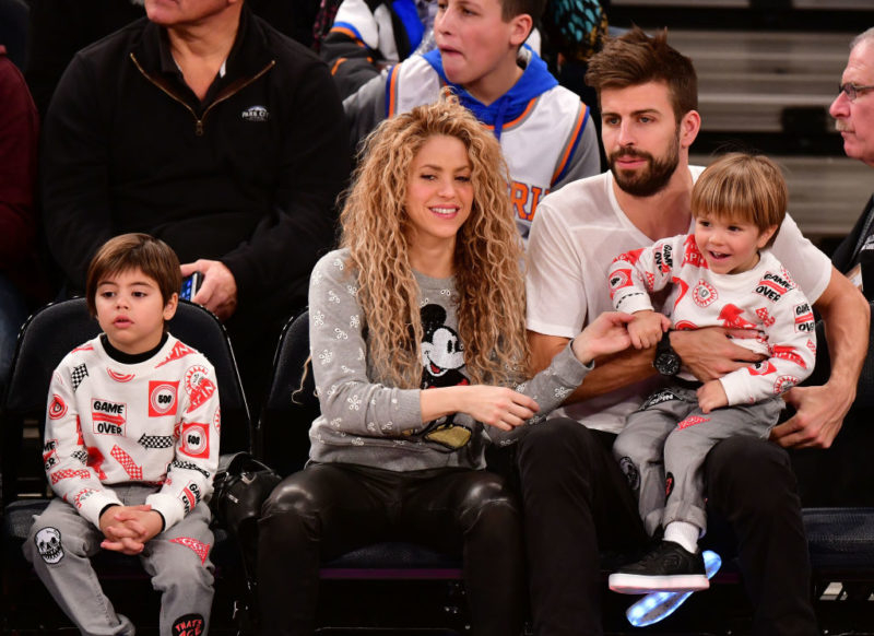 Shakira és Gerard Pique a gyerekekkel 