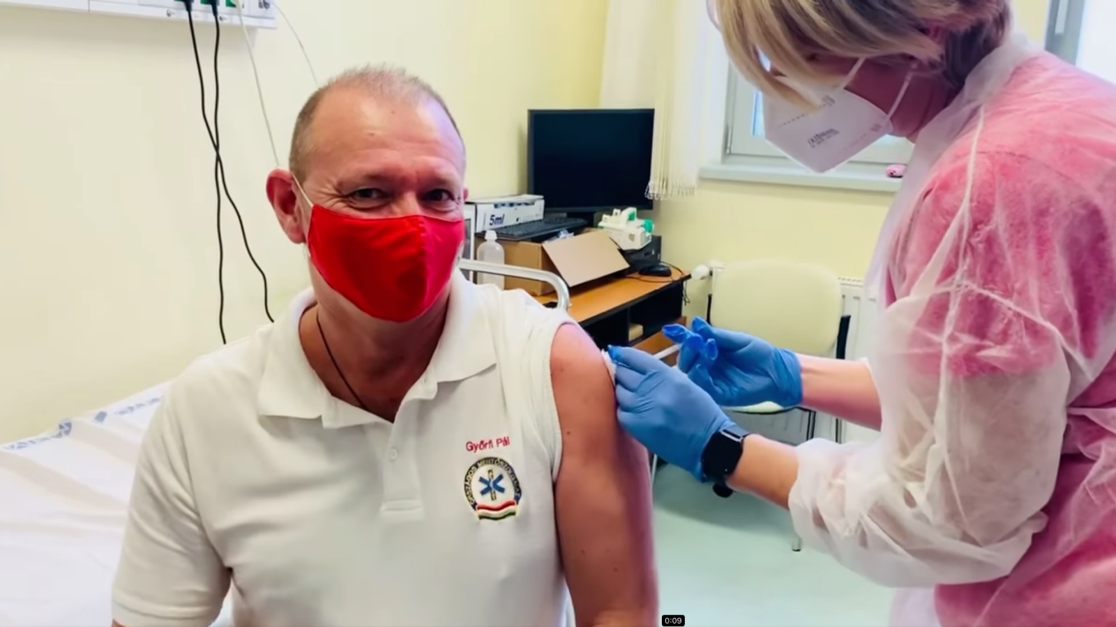 Győrfi Pál megkapja a koronavírus elleni védőoltást