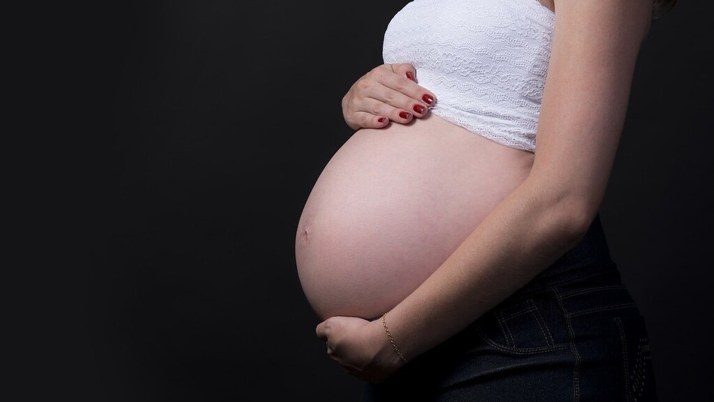 Kimutatták a vírus átterjedését egy terhes nő és magzata között