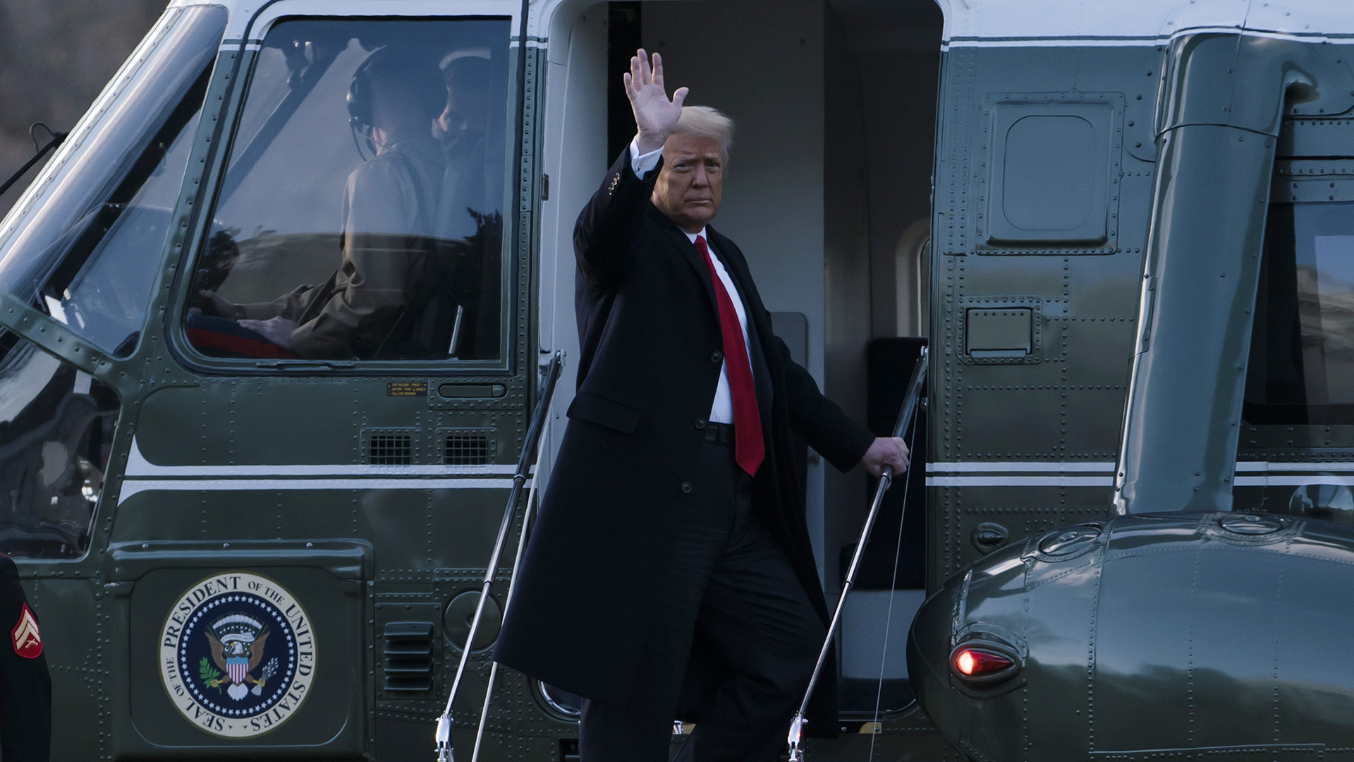 Donald Trump elhagyta a Fehér Házat