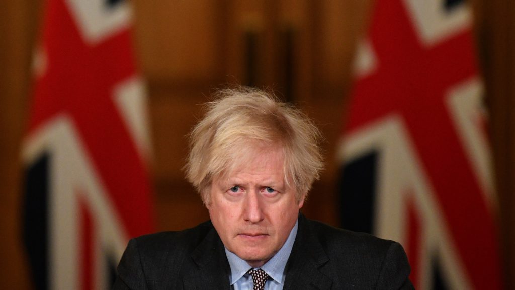 Boris Johnson brit miniszterelnök online sajtótájékoztatót tart a londoni kormányfői rezidencián 2021. január 26-án.