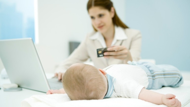 Egy kisgyermek mellett minden percet be kell osztani. Az online vásárlással sok időt takarítható meg.