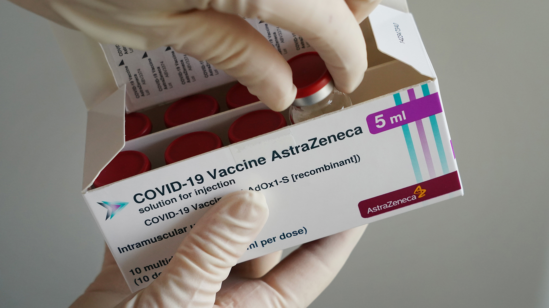 A 60 évnél fiatalabbaknál agyi vérrögképződést okozhat az AstraZeneca vakcinája