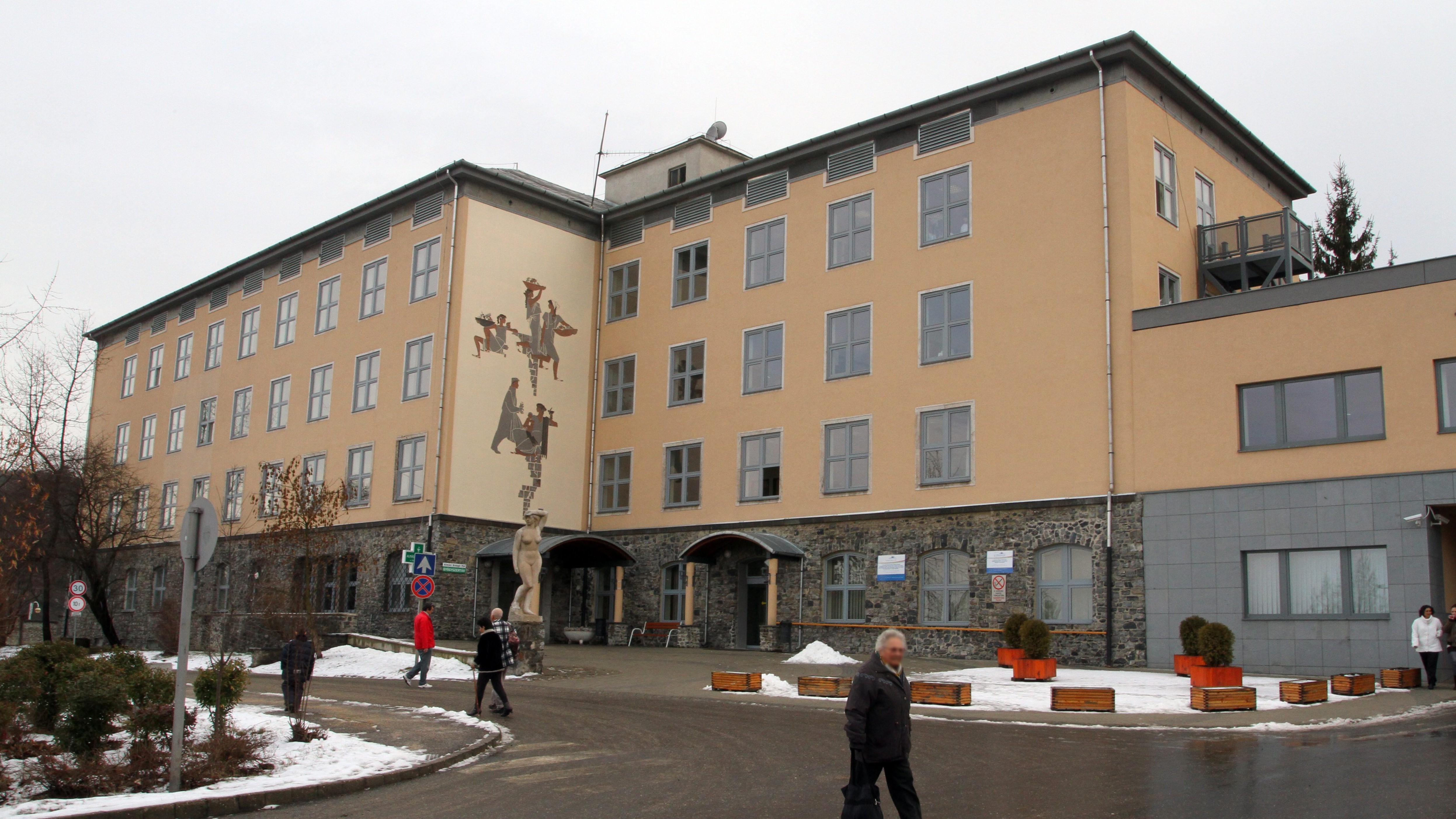 Az ózdi Almási Balogh Pál Kórház Egészségügyi és Szolgáltató Nonprofit Kft. épülete.
