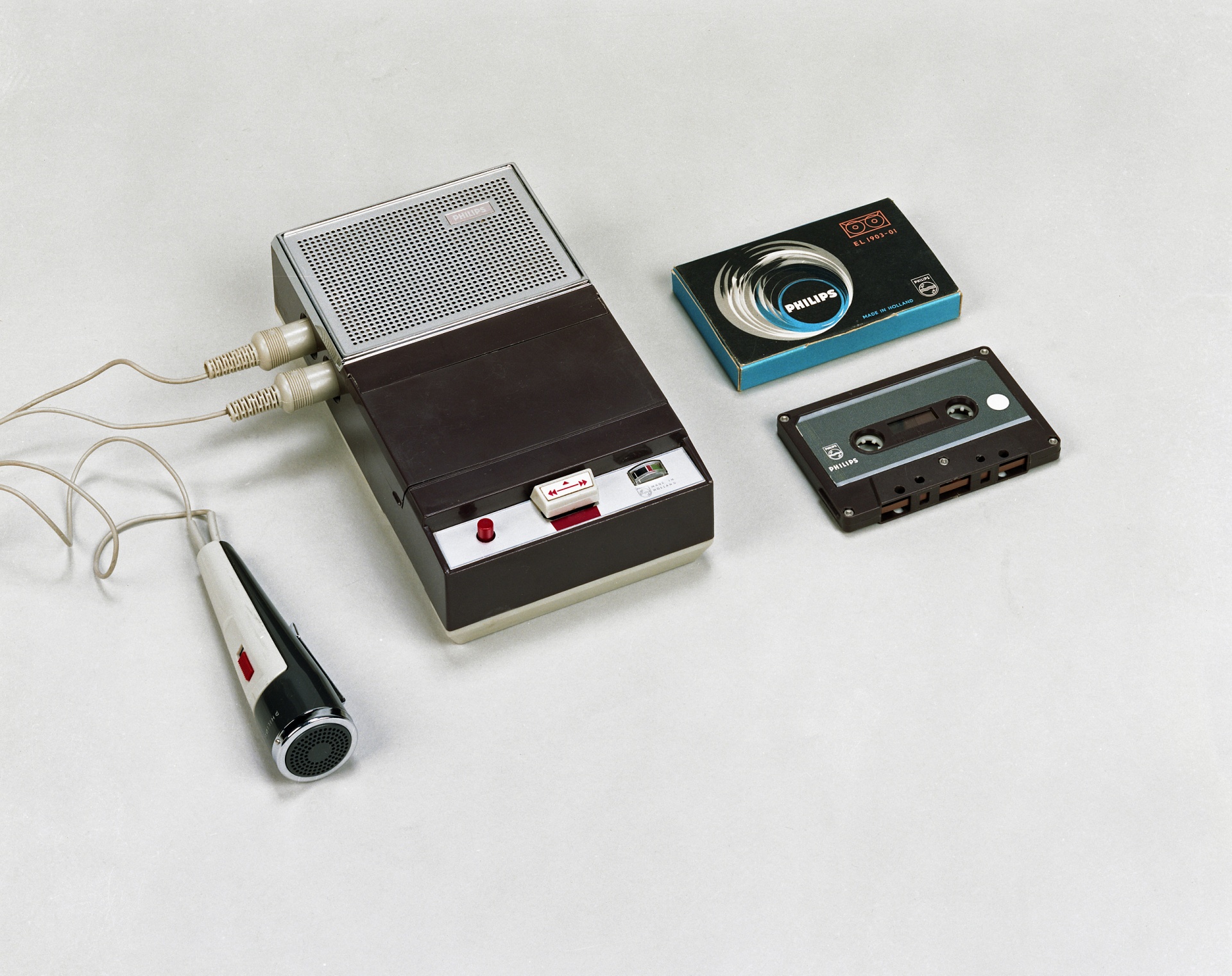 Az első kompakt magnókazetta, amelyet a Philips 1963-ban mutatott be