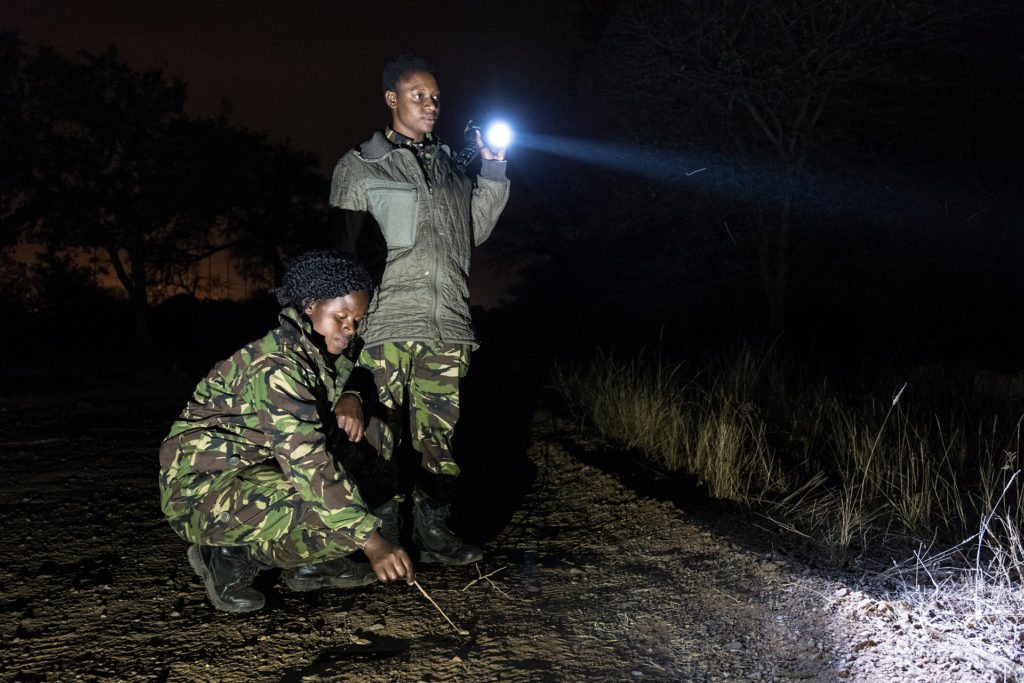 Női vadőrök harcolnak az afrikai orrvadászok ellen
