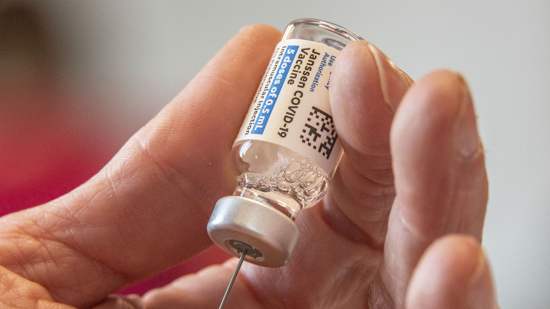 28800 egydózisú Janssen-vakcina érkezik Magyarországra kedden