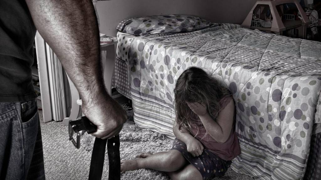 Családon belüli erőszak, agresszív apa