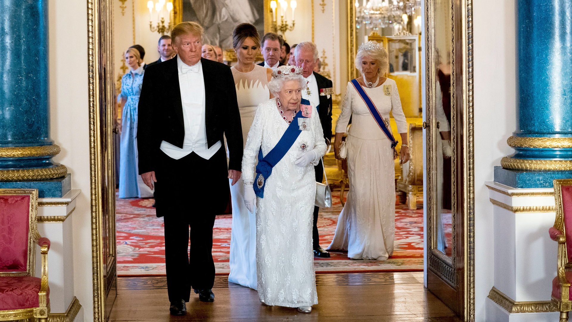 Tiarájával üzent II. Erzsébet Trumpéknak