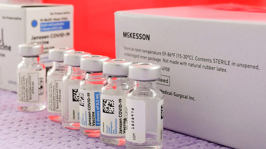 A Janssen vakcinából 4 360 000 adagot kötött le a kormány