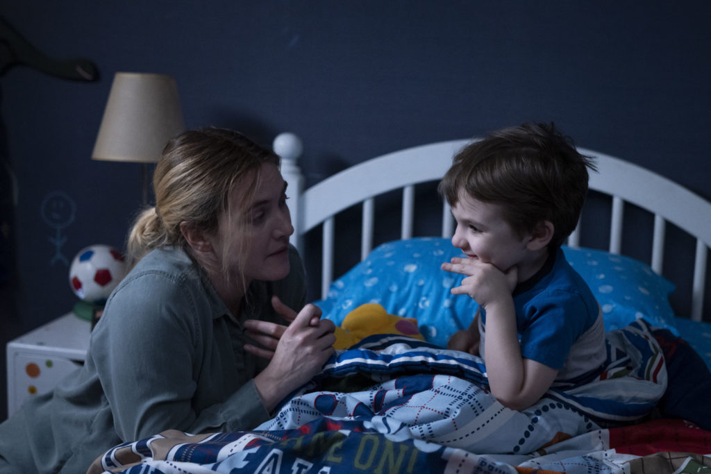 Kate Winslet a sorozatbéli unokájával (fotó: HBO GO)