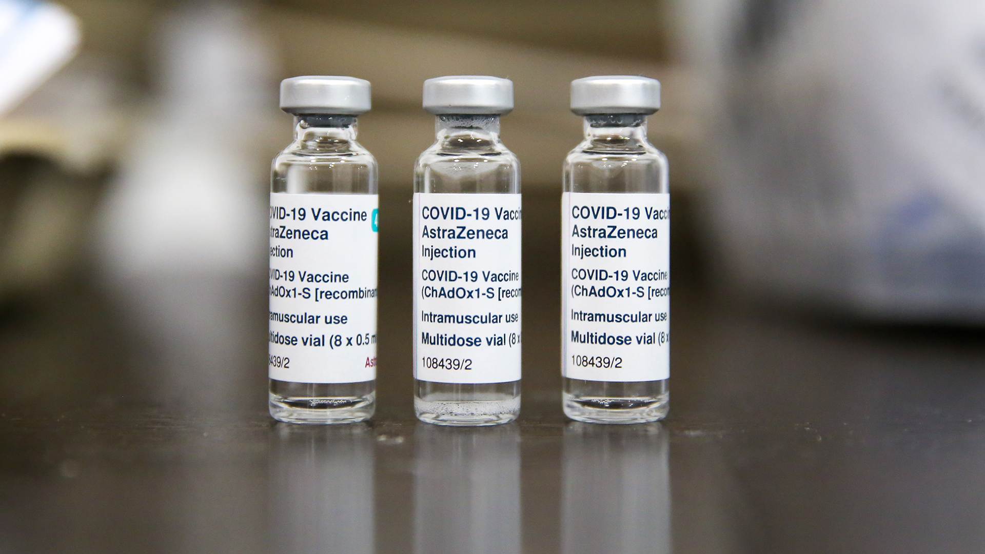 Az Európai Bizottság szerint nem szükséges korlátozni az AstraZeneca-vakcina alkalmazását