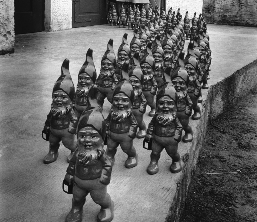 Kertitörpe-hadsereg 1959-ből (Fotó: Claus Schwenke/BIPs/Getty Images)