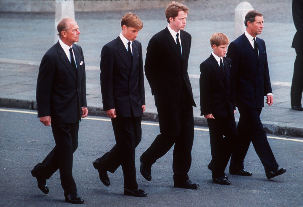 Diana temetése előtti este Vilmos és Harry azt mondták: nem akarnak a koporsó mögött sétálni London utcáin
