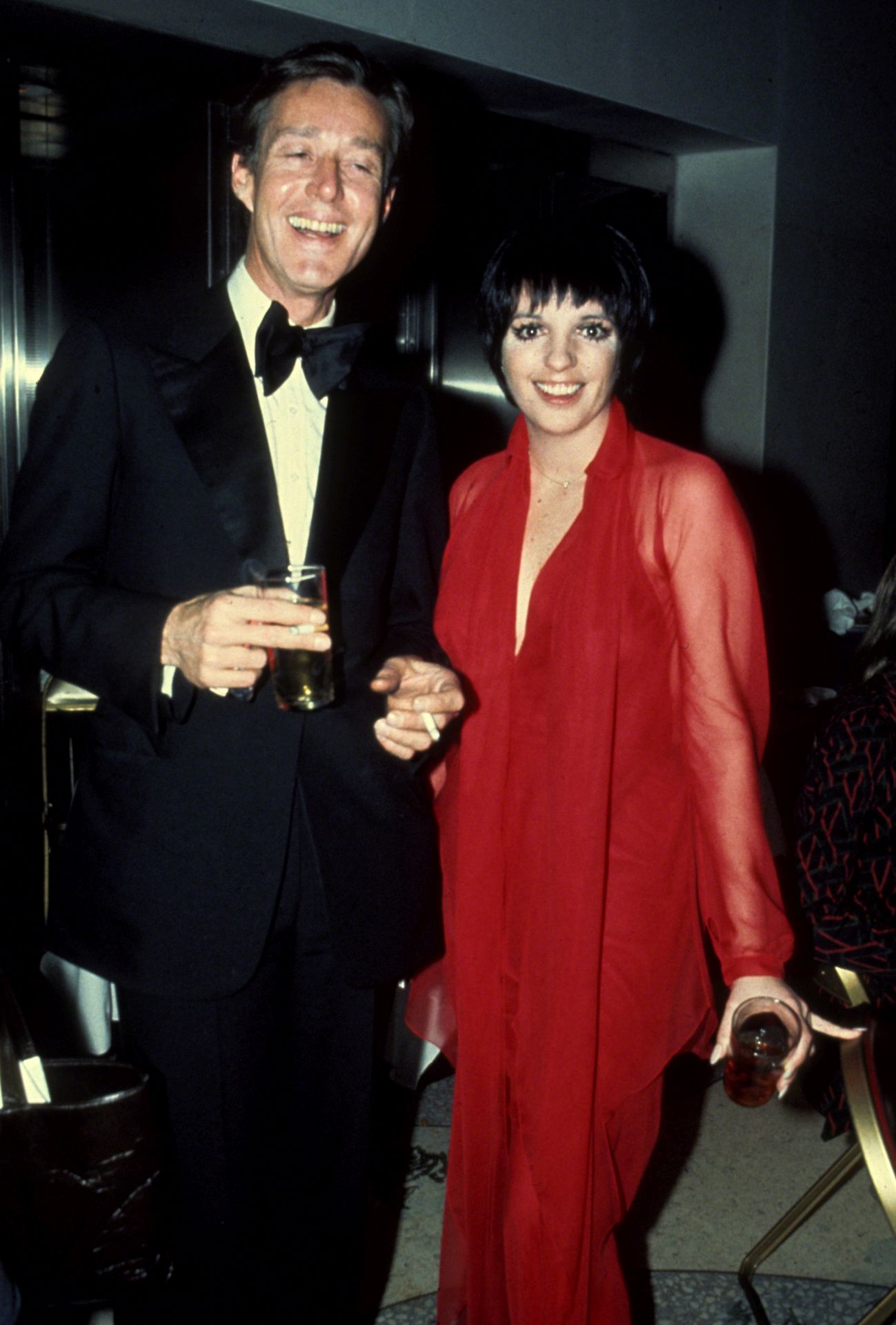 Liza Minnellihez szoros barátság fűzte Halstont.