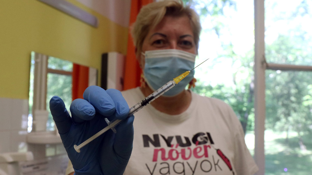 nővér vakcinával