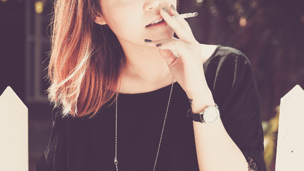 Dohányzó nő. Képünk illusztráció (fotó: Pixabay)