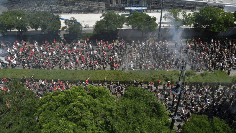 Megdöbbentő fotók: óriási tömegben vonulnak a magyar szurkolók a magyar-francia focimeccsre