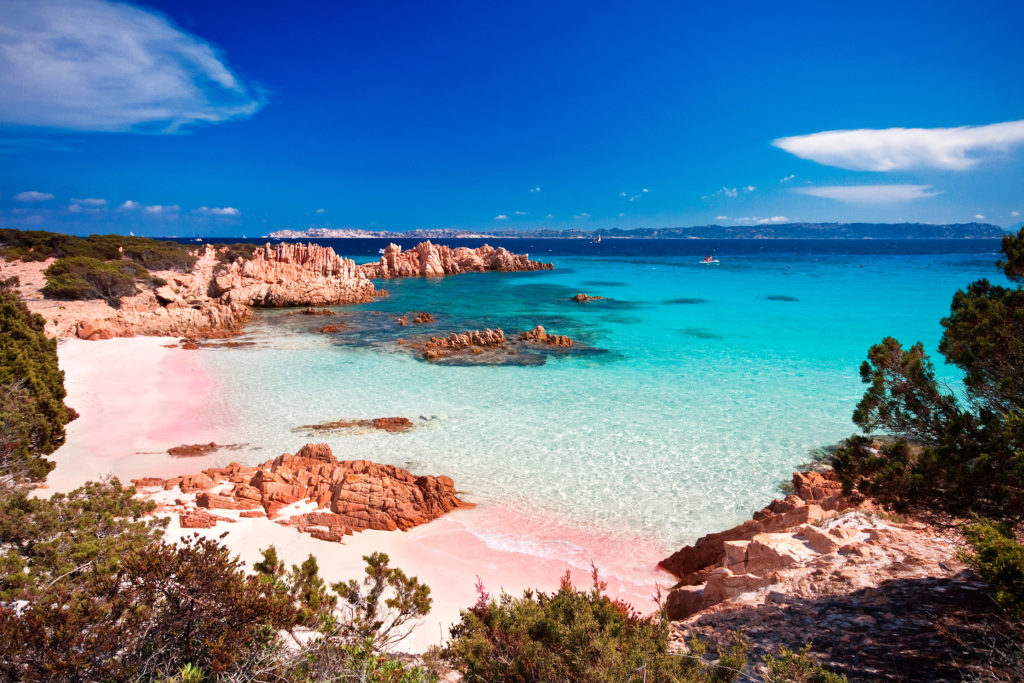Olaszország rózsaszín tengerpartja