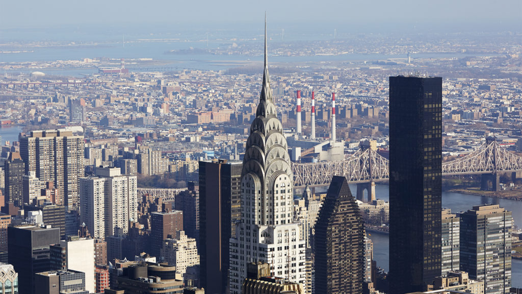A 319 méter magas Chrysler Building tetején készített szelfit egy férfi