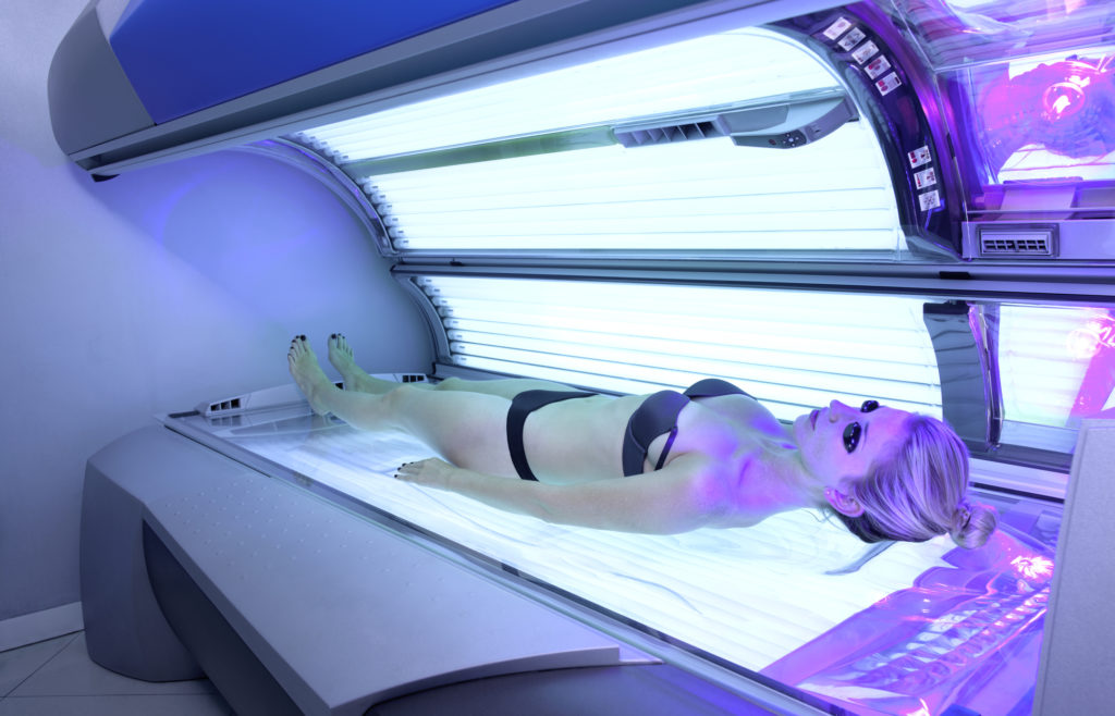 Minden olyan UV-sugárzás, ami barnít, károsítja a bőrt