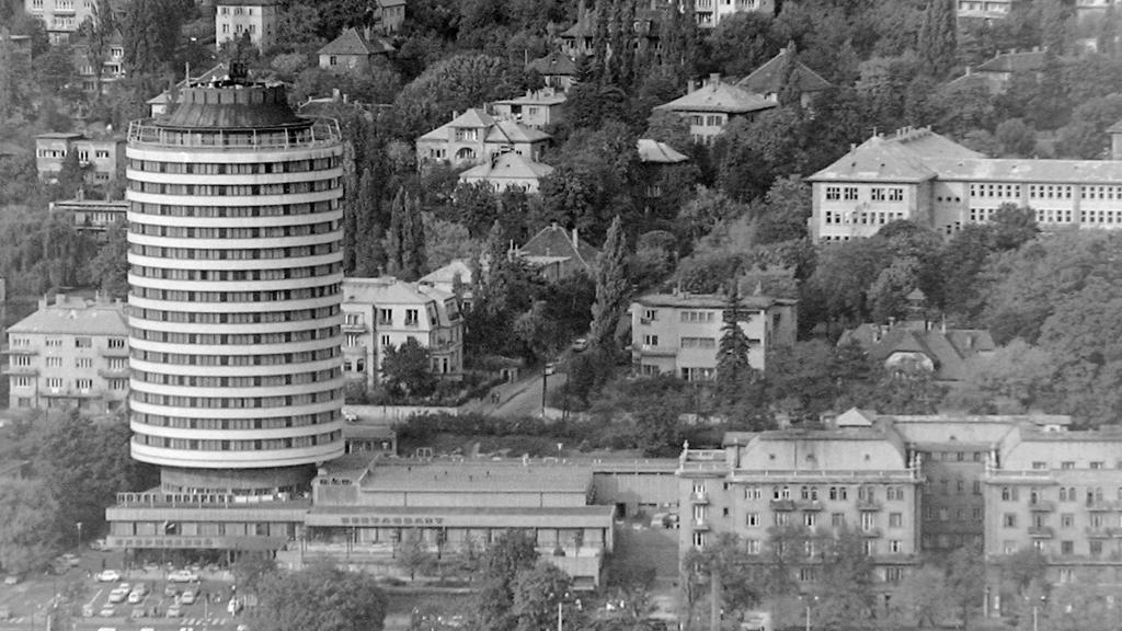A Körszálló a János-hegyről fotózva 1980-ban / Fotó: Fortepan / Fortepan