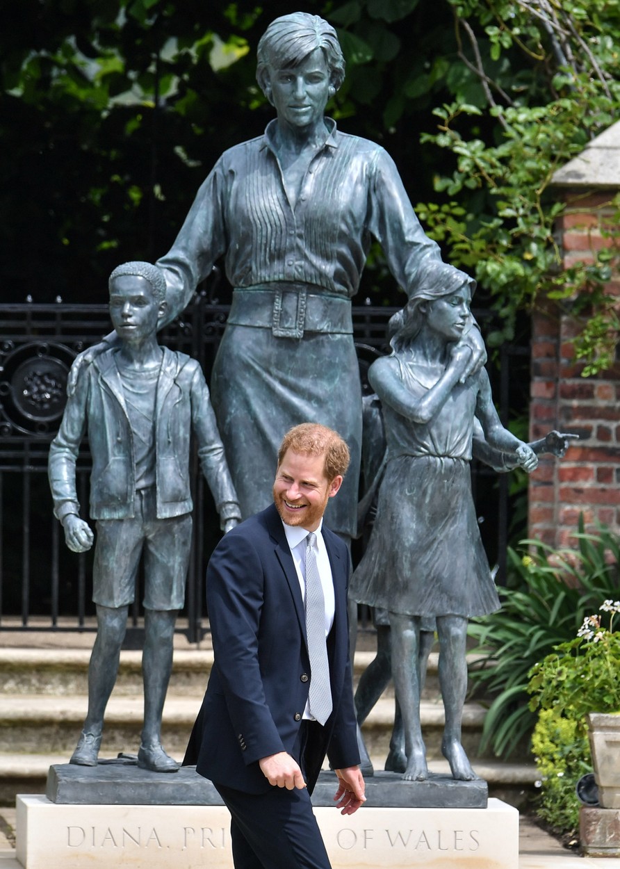 Harry herceg és Vilmos herceg a Diana szobornál