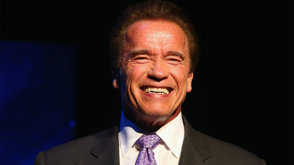 Schwarzenegger: "gyökér vagy, ha nem hordasz maszkot"