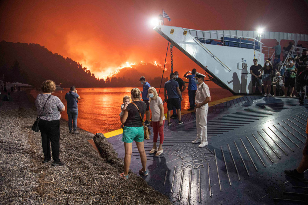 Pusztító tűzvész a görög szigeten