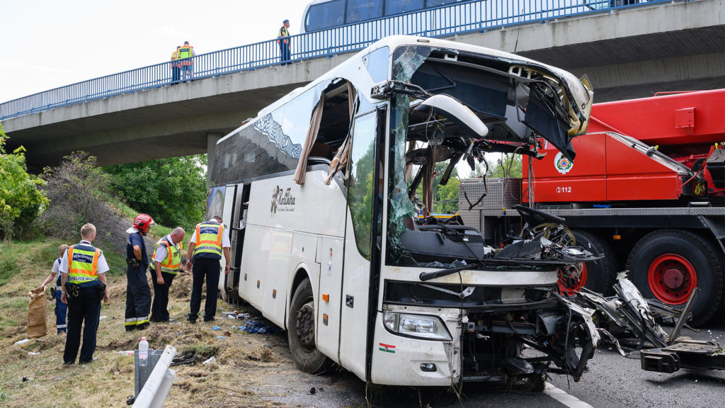 Meghalt az M7-es buszbaleset egy újabb sérültje