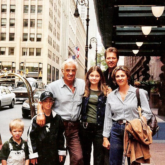 Jean-Paul Belmondo lánya, Florence és a családja egy New York-i családi találkozáson 