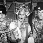 Jean Rochefort, Ursula Andress, és Jean-Paul Belmondo a Kínai viszontagságai Kínában című film forgatásán 1965-ben