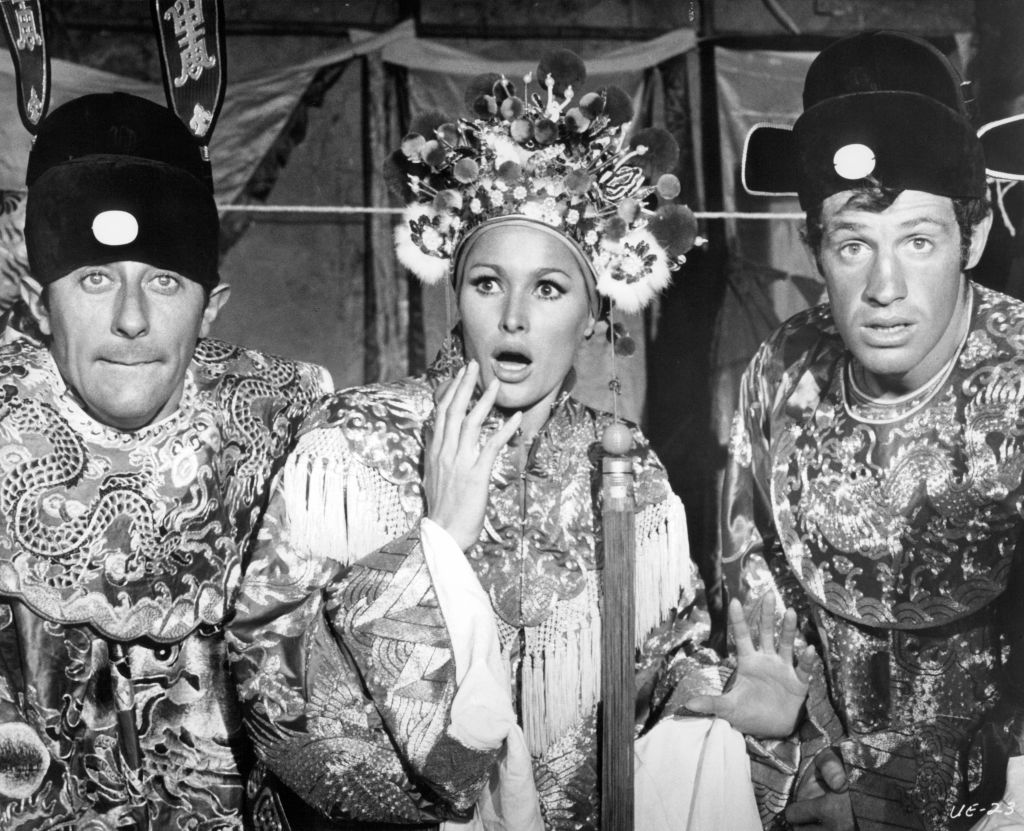 Jean Rochefort, Ursula Andress, és Jean-Paul Belmondo a Kínai viszontagságai Kínában című film forgatásán 1965-ben