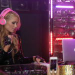 Paris Hilton mint DJ
