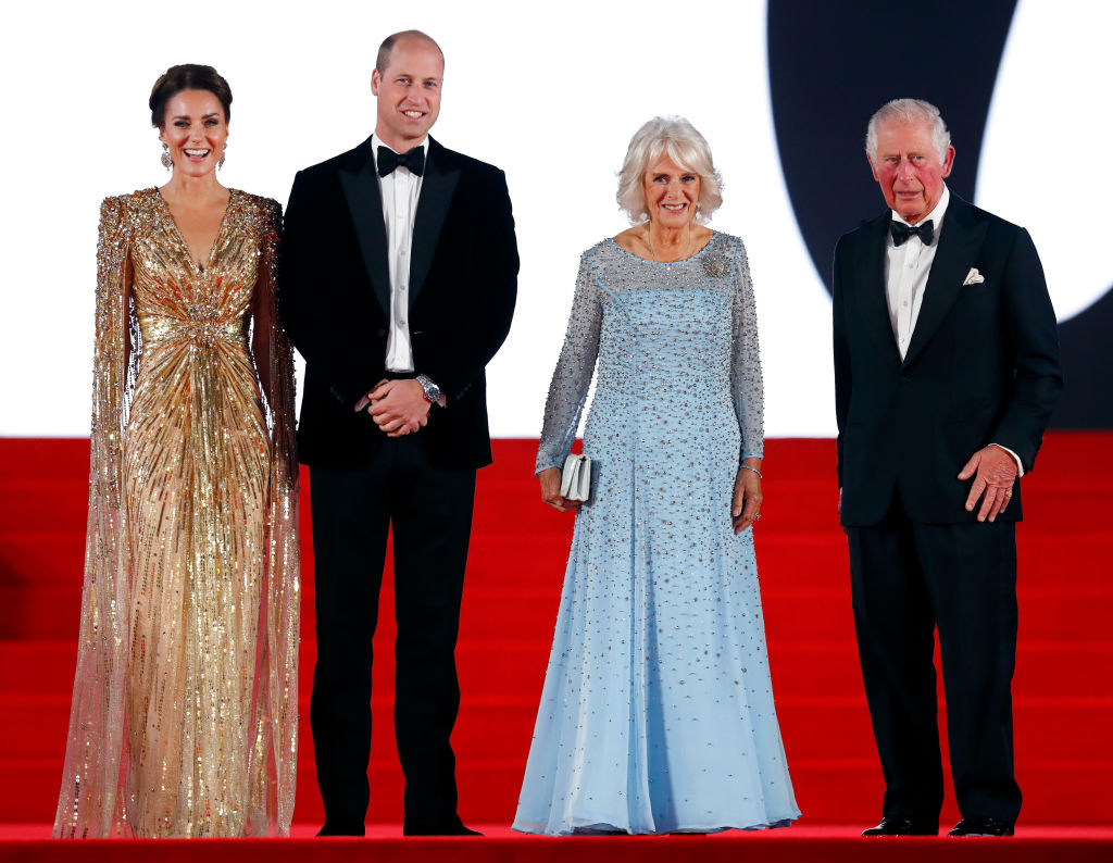 Katalin hercegné, Vilmos herceg, Kamilla és Károly herceg a James Bond film londoni bemutatóján
