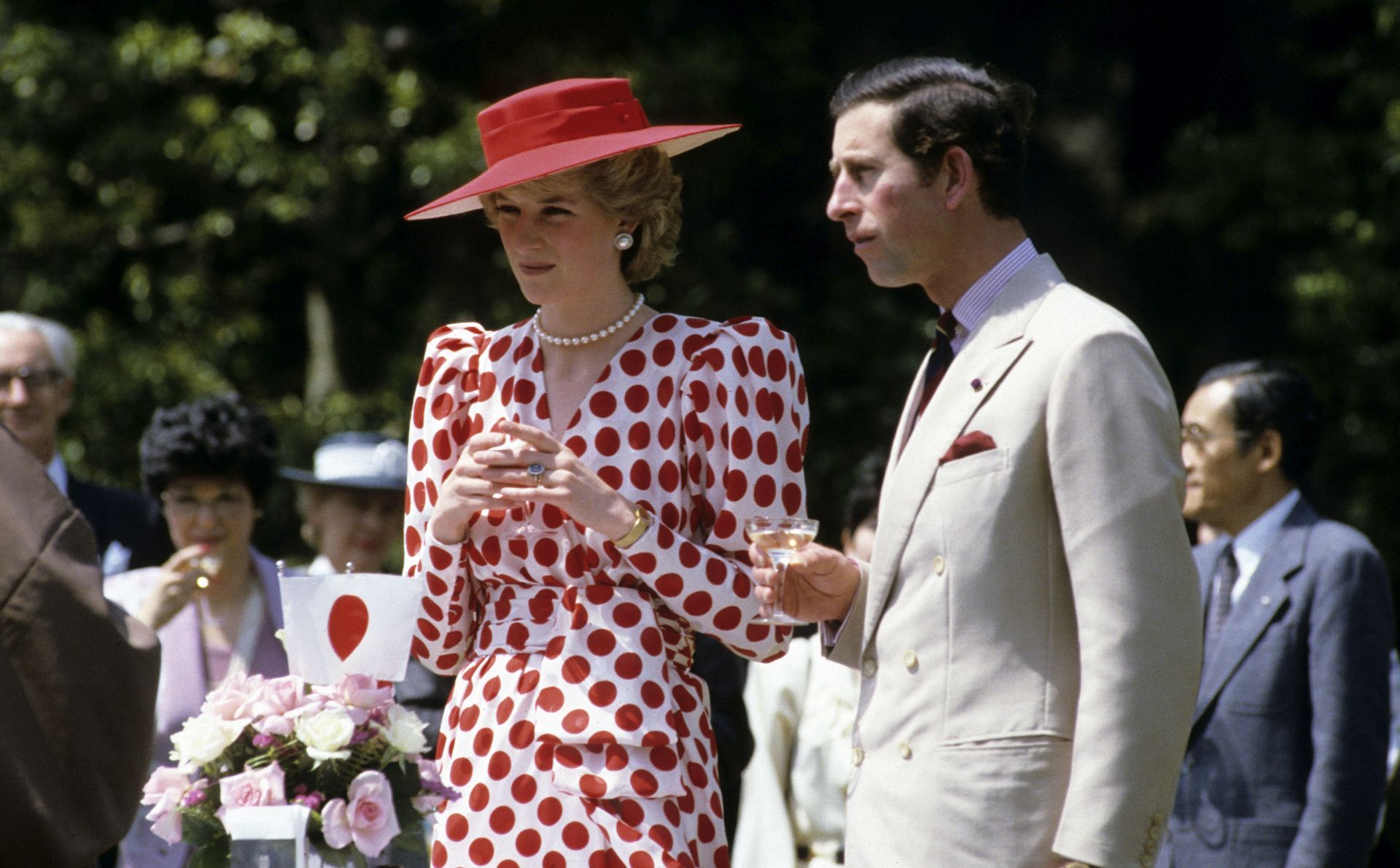 Diana hercegné Károly herceg társaságában 1986-ban, Japánban.