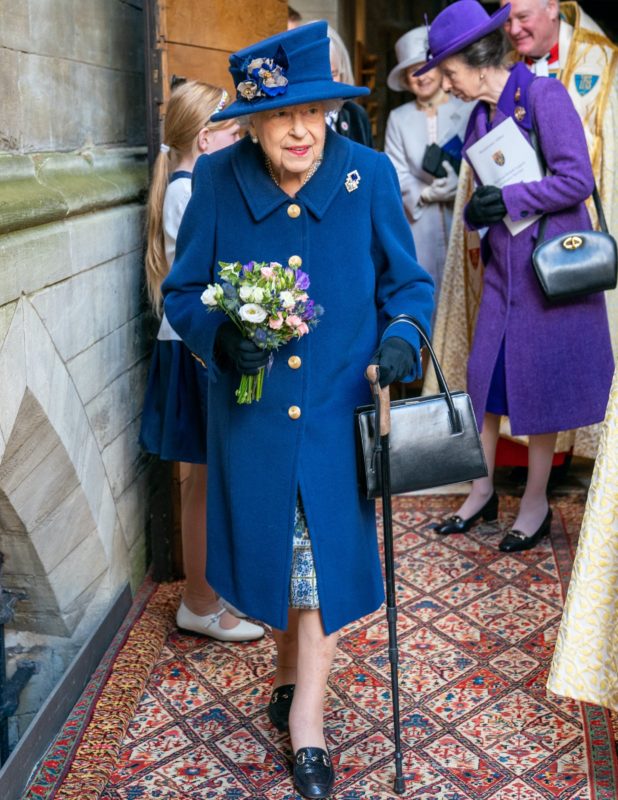 II. Erzsébet királynő bottal ment egy eseményre