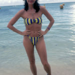 Kim Cattrall bikiniben 1993-ban