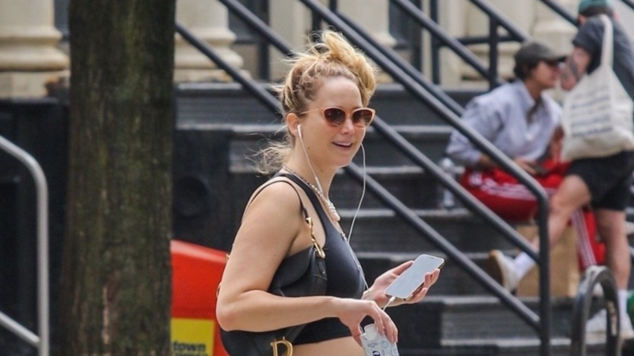 A várandós Jennifer Lawrence mosolyogva sétált New Yorkban
