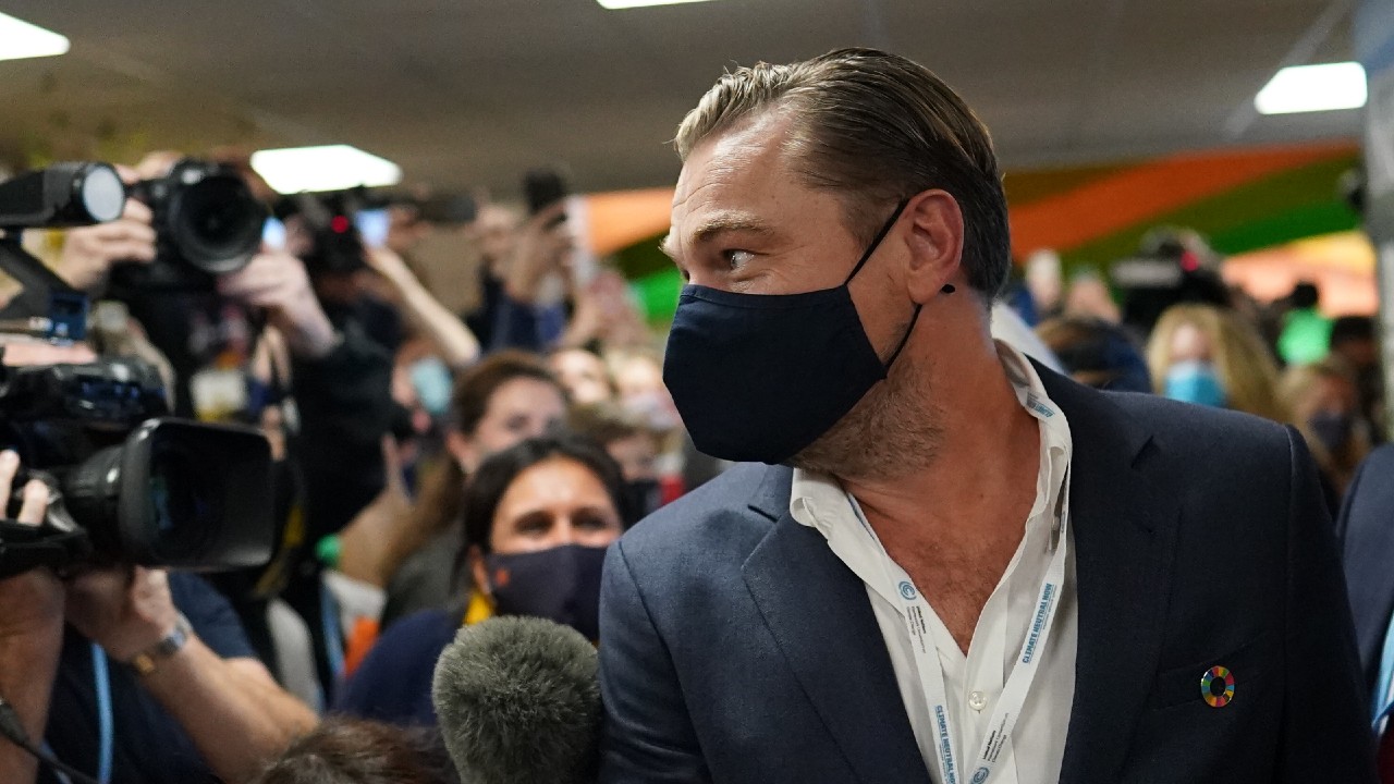 Leonardo DiCaprio menetrendszerinti járattal utazott a glasgowi klímacsúcsra