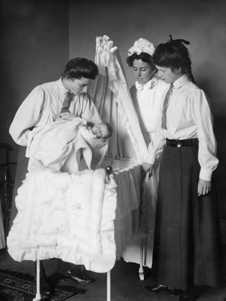Oktatás leendő anyáknak, Londonban, 1914-ben (Fotó: Philipp Kester/ullstein bild via Getty Images)