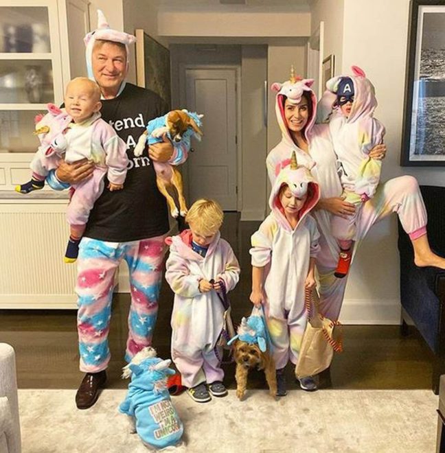Alec Baldwin és családja halloween-i jelmezben (Fotó: Profimedia)