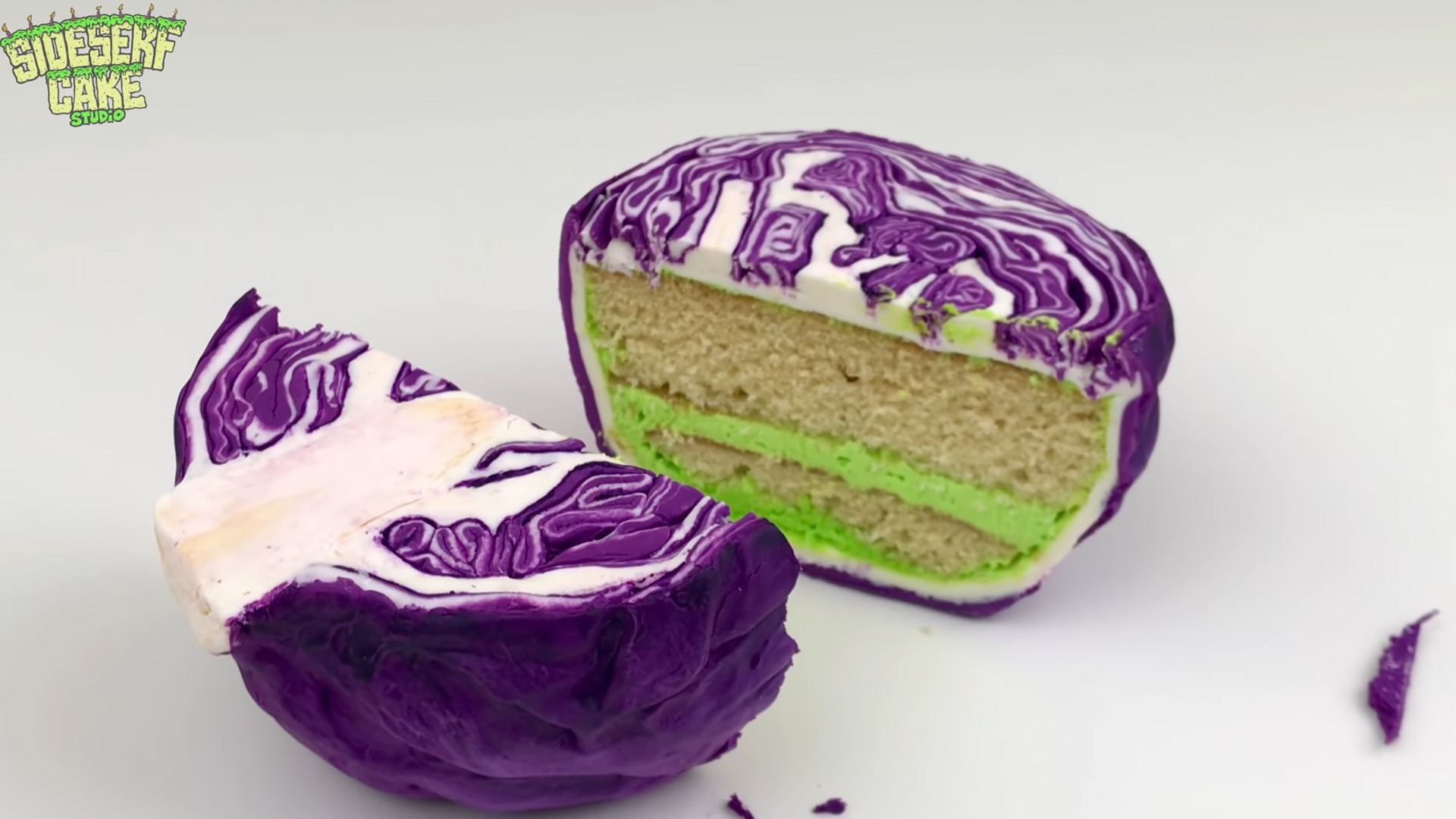 Egy kígyó köszön vissza az asztalról – valósághű tortákat gyárt a cukrásznő