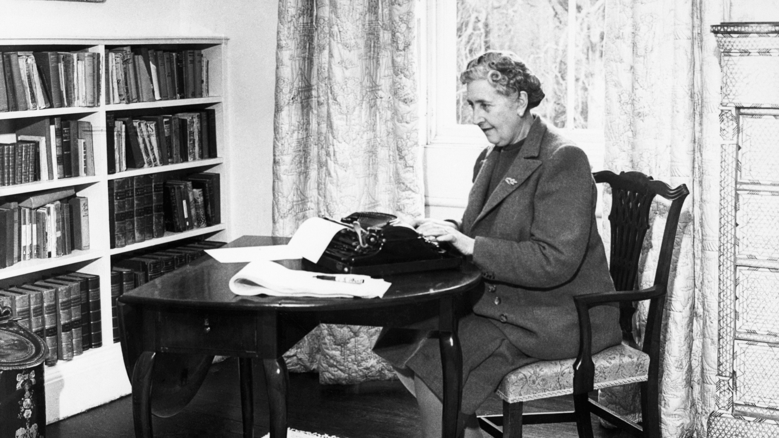 Agatha Christie devoni otthonában 1946-ban,