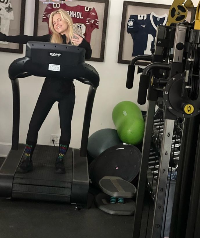 Jessica Simpson edzés közben 