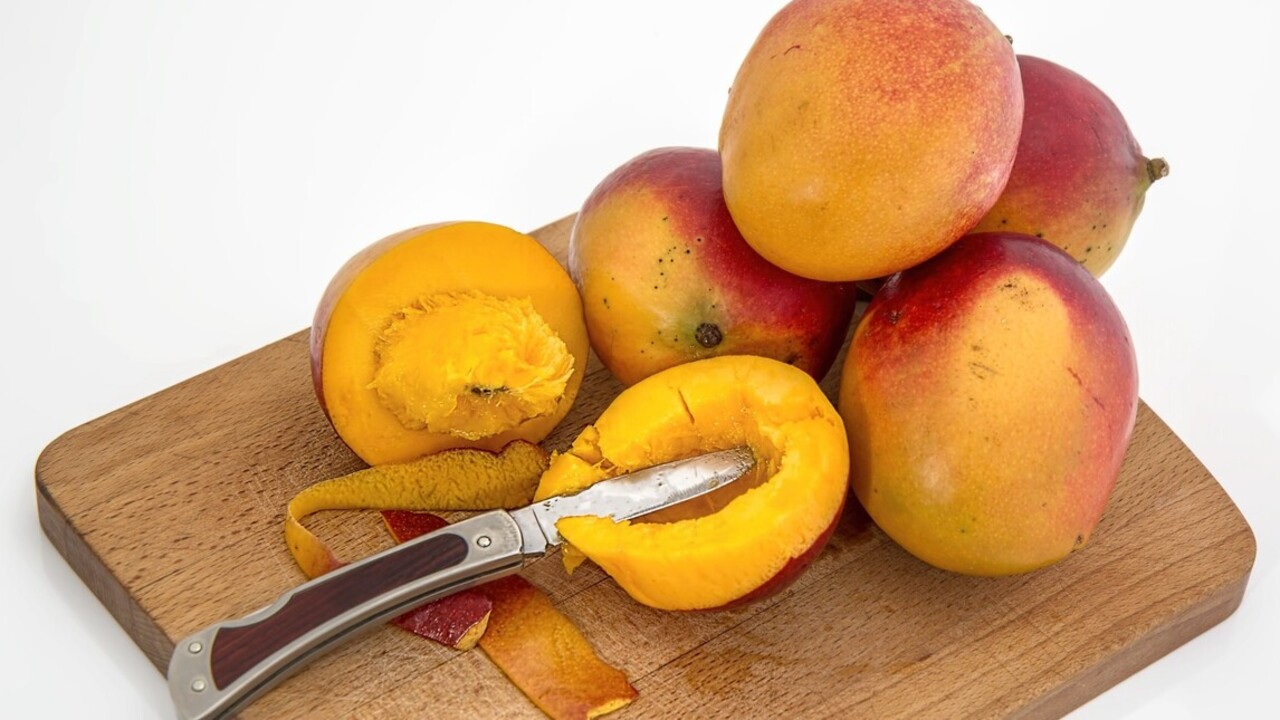 Ha nincs nálad épp egy mangóhámozó (Fotó: Pexels.com)